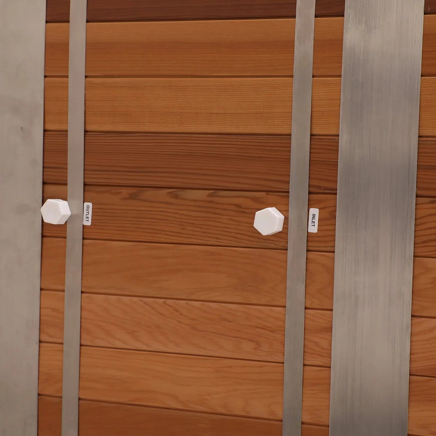 U-Shaped Red Cedar Ice Bath Tub – Ergonomic Cold Plunge Spa Barrel for Cold Water Therapy, Athlete Recovery & Home Wellness, Natural Wooden Wellness Tub HELIUS