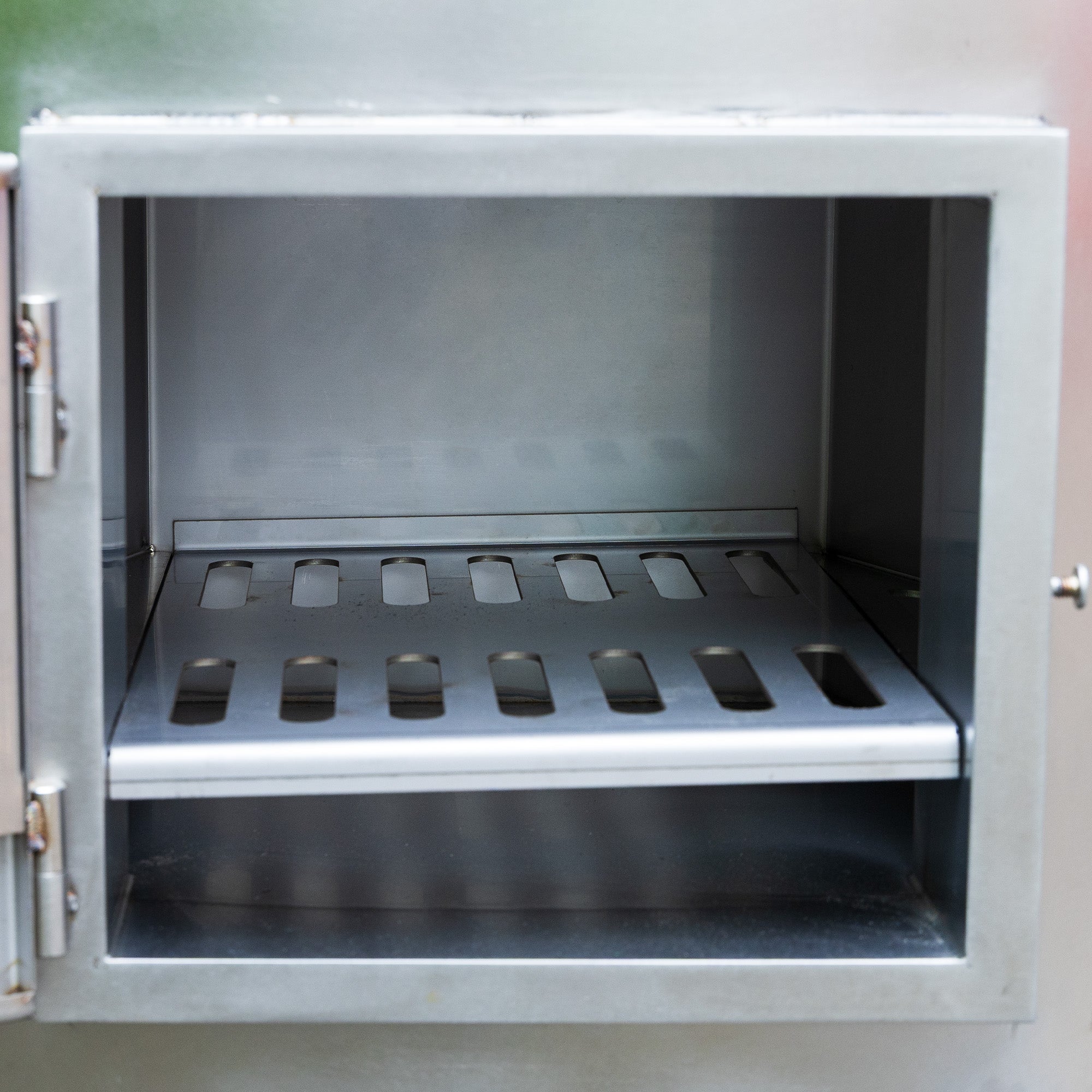 Wood - Fired Hot Tub with Stainless Steel Liner, Built - in Stove and Red Cedar Shell