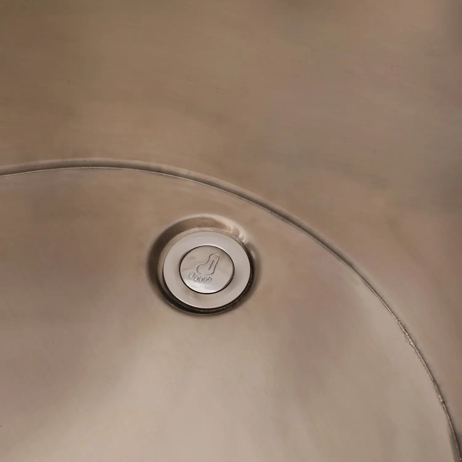 U-Shaped Red Cedar Ice Bath Tub – Ergonomic Cold Plunge Spa Barrel for Cold Water Therapy, Athlete Recovery & Home Wellness, Natural Wooden Wellness Tub HELIUS