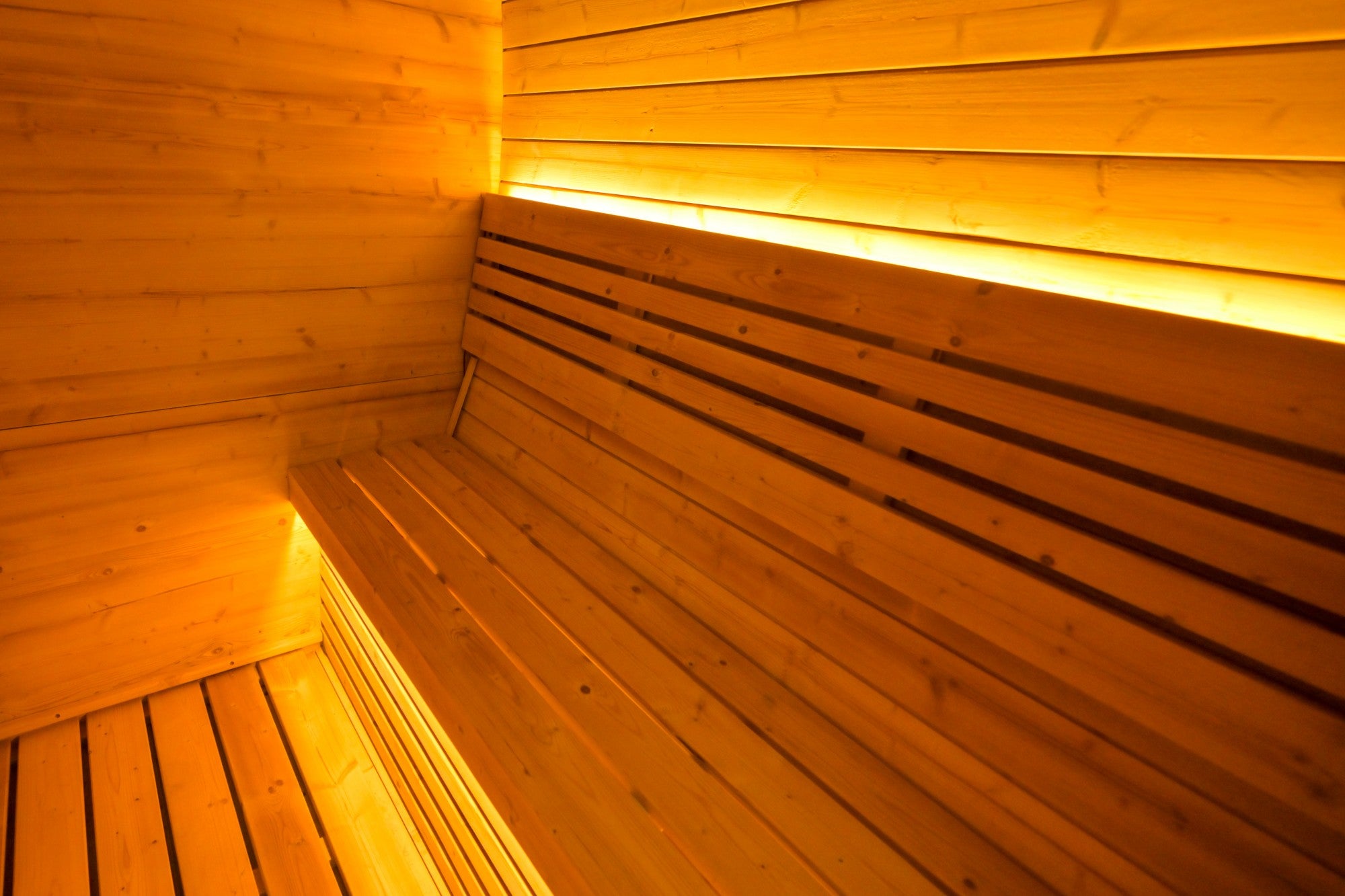 4 - Person Traditional Square Steam Sauna with Built - in Small Changing Room