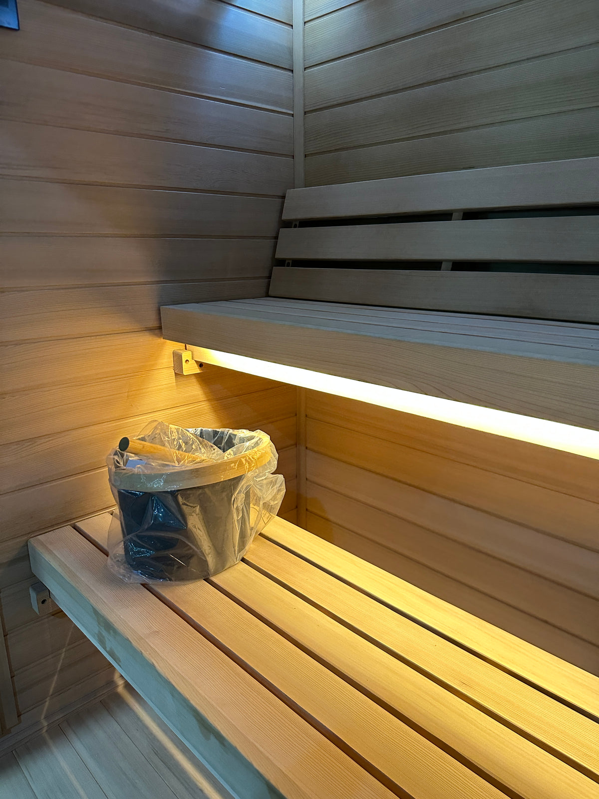 Canadian Red Cedar Outdoor Sauna, 4-5 Person Traditional Steam Sauna with 6KW WIFI Control Heater, Tempered Glass Front, LED Lighting, Bitumen Roof, Complete Accessories Kit for Outdoor & Backyard Use